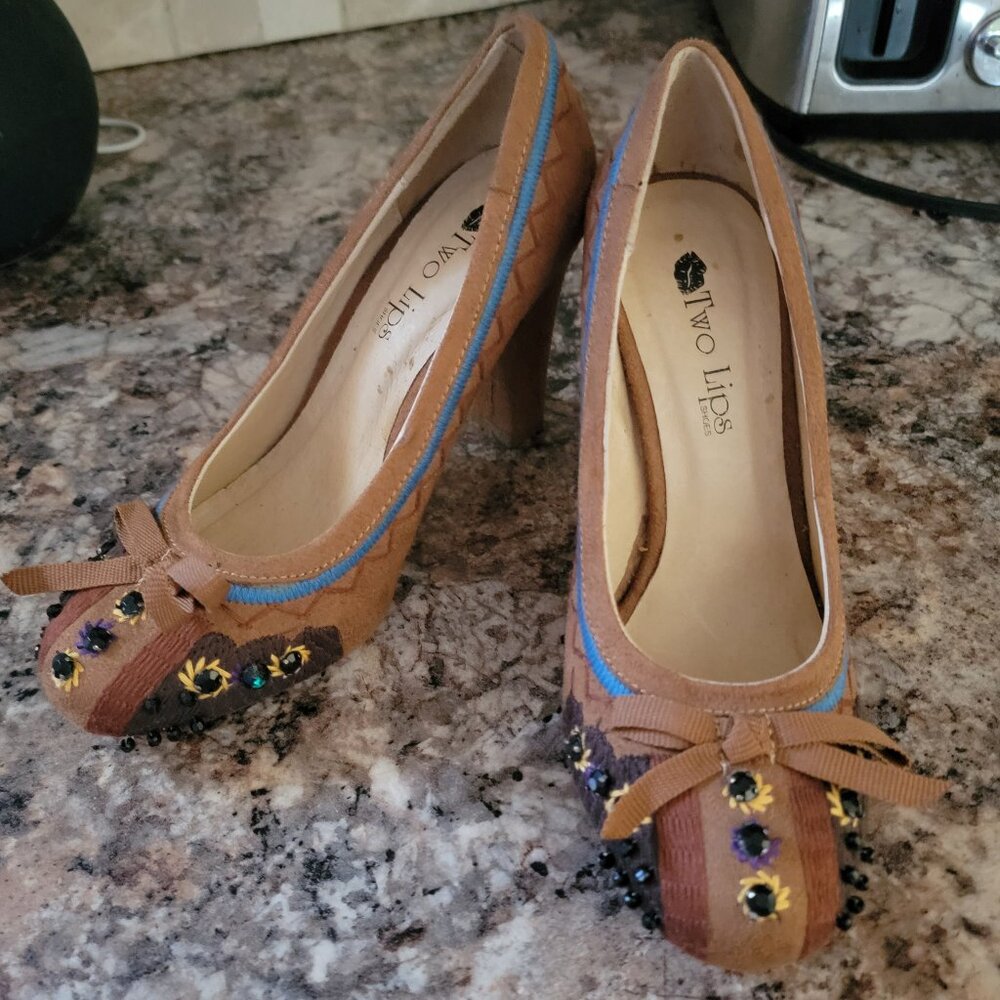 Two Lips Ladies Pumps-Size 6 1/2